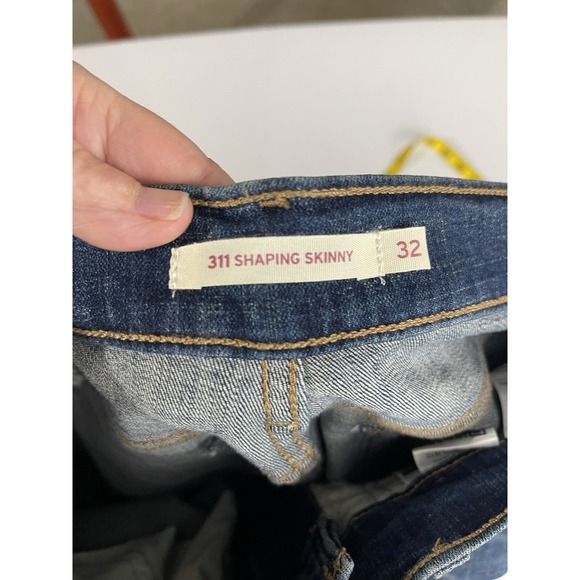 Levi's 311 Shaping Skinny Mid Rise Women's Jeans Size 14 W32 L30 - Picture 6 of 7